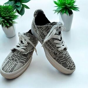 Vans Ultracrush Deluxe Optical Camden ‘Off The Wall’ textured B&W sneakers‎ sz6